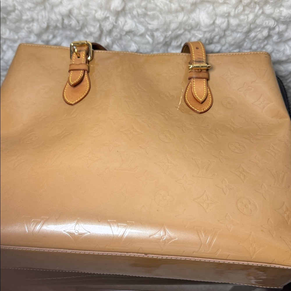 Louis Vuitton Tan Patent Leather Tote. Like new with the COA - Picture 12 of 13